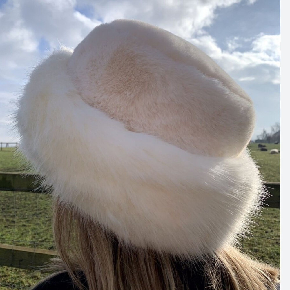 Fischer’s of Luton Ladies Winter White Plush Faux Fur Hat